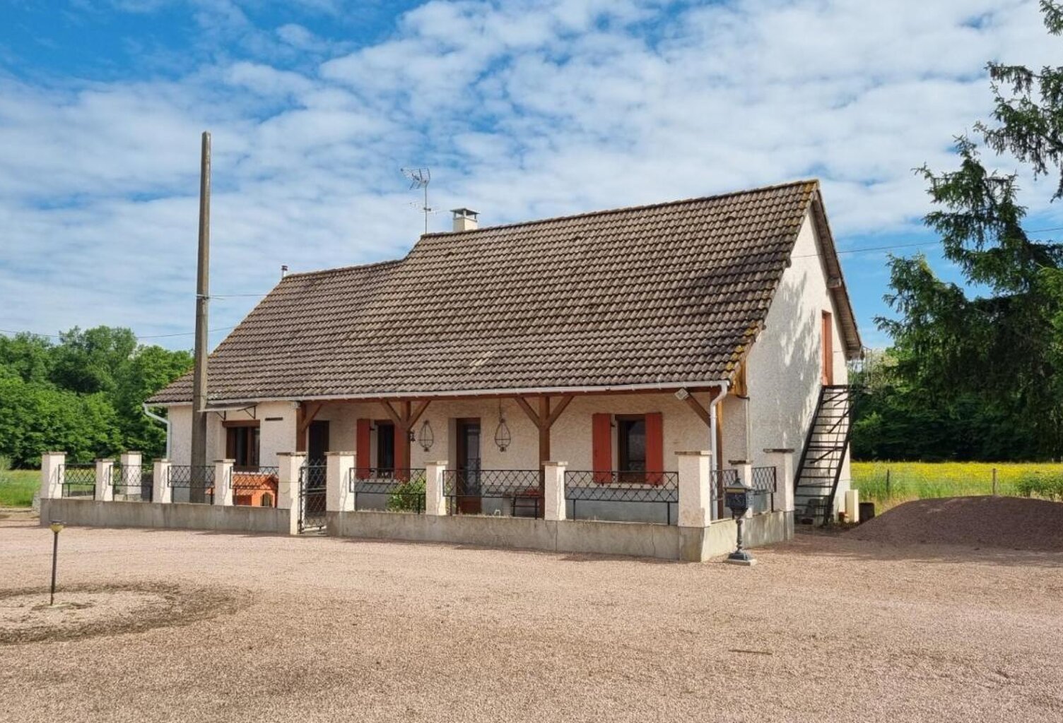 Corps de ferme avec maison d'habitation à 20km de Moulins — photo 1