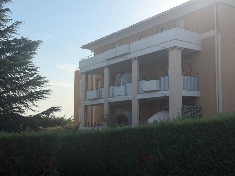 Studio meublé tout équipé avec grande terrasse — photo 1