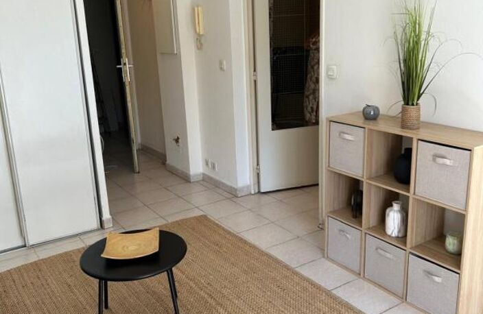 Studio meublé tout équipé avec grande terrasse — photo 5