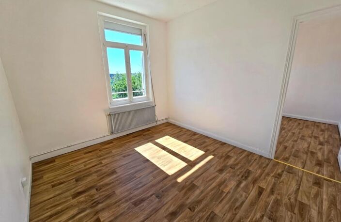 HIRSON (02) - 🏡 Vente maison semi-individuelle, avec 3 chambres 🛏️🛏️🛏️, cour 🚗 et jardin ☘️ — photo 4