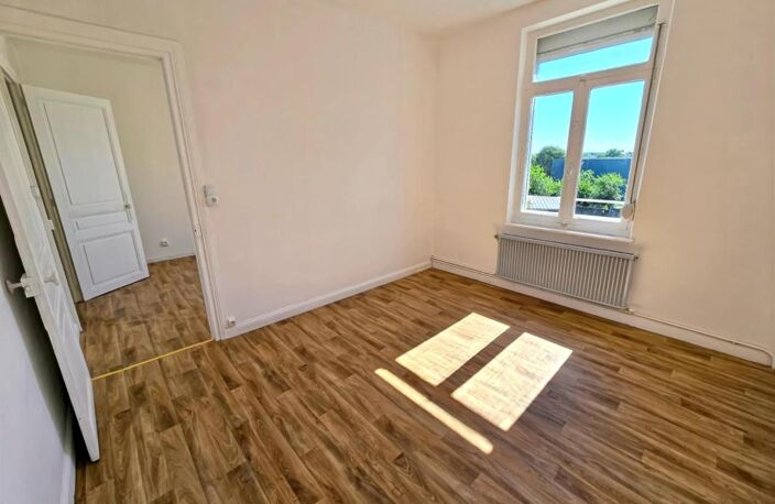 HIRSON (02) - 🏡 Vente maison semi-individuelle, avec 3 chambres 🛏️🛏️🛏️, cour 🚗 et jardin ☘️ — photo 5