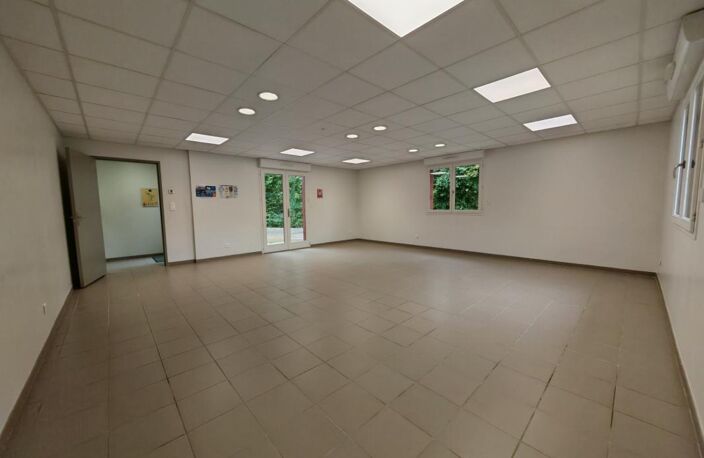 Locaux professionnels sur terrain de 1000 m² à EAUZE (32) — photo 4