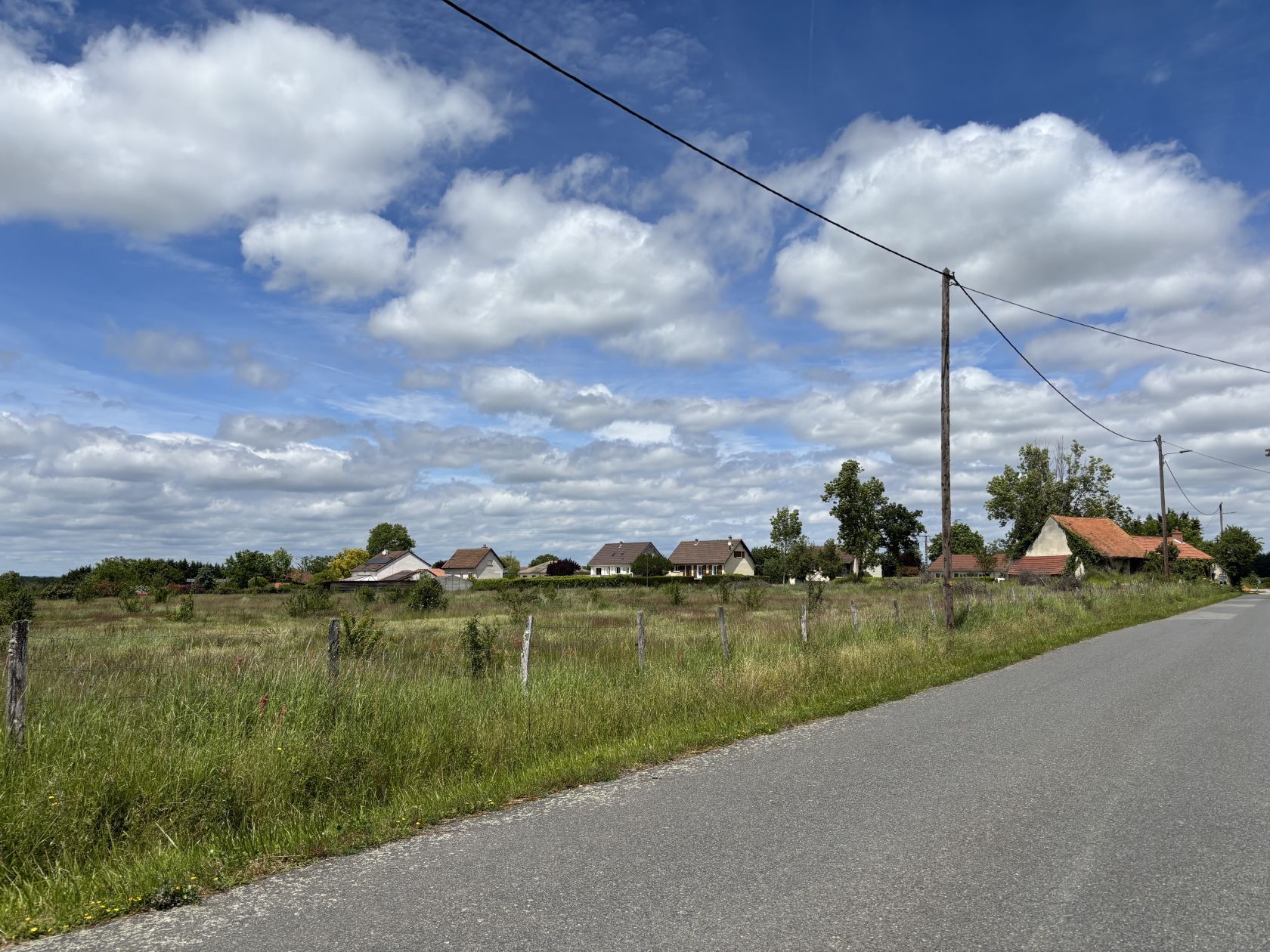 Terrain à bâtir de 1230 m² à SAINT-DIDIER-LA-FORET (03)