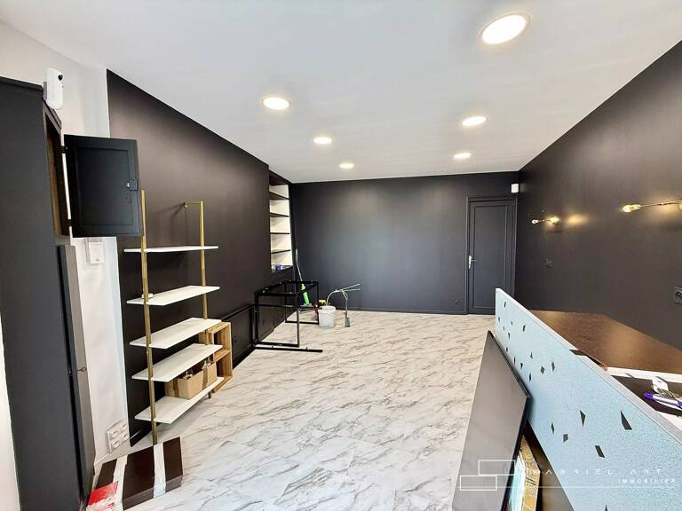 Local commercial — photo 1