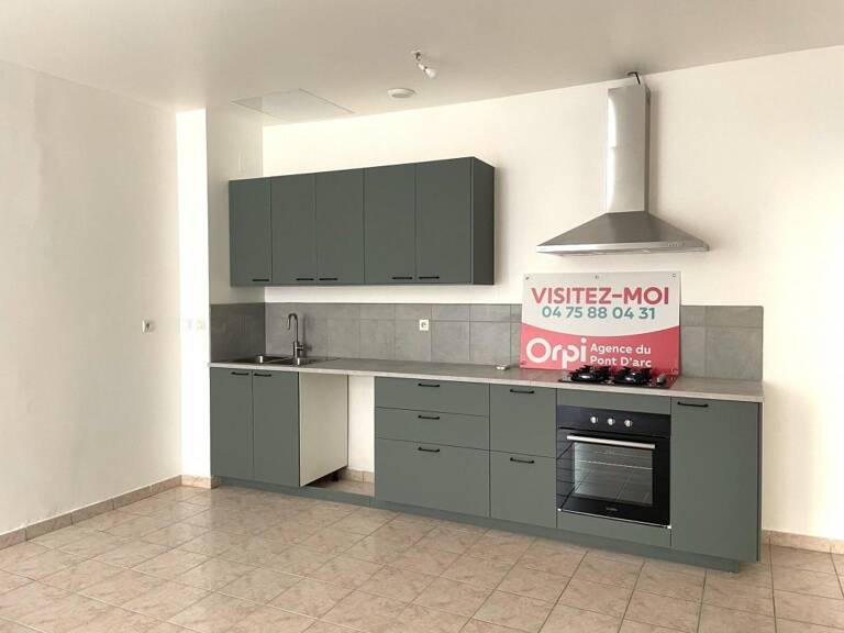 Appartement de 81m² à  Vendre à Vallon Pont d'Arc — photo 1
