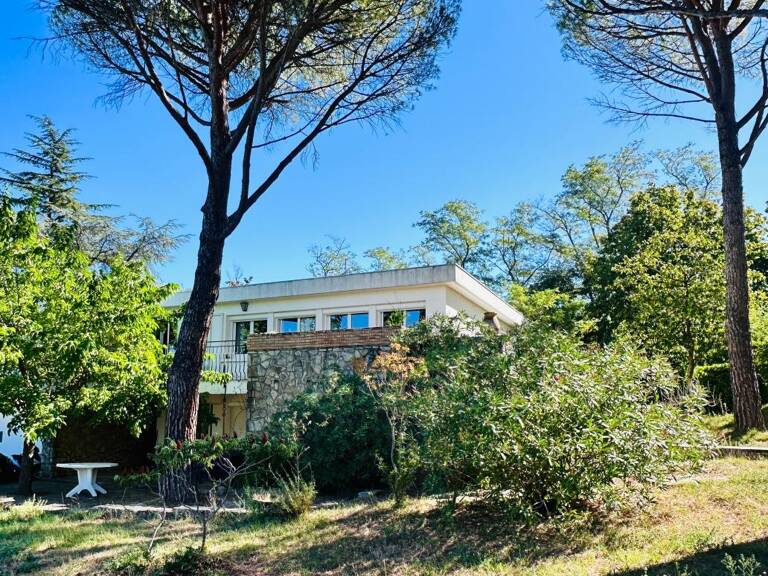Loriol-sur-Drôme proche centre village, remarquable maison d’architecte de 1969, environ 167 m² habitables sur sous sol complet, sur un magnifique terrain arboré de plus de 3 000 m — photo 1