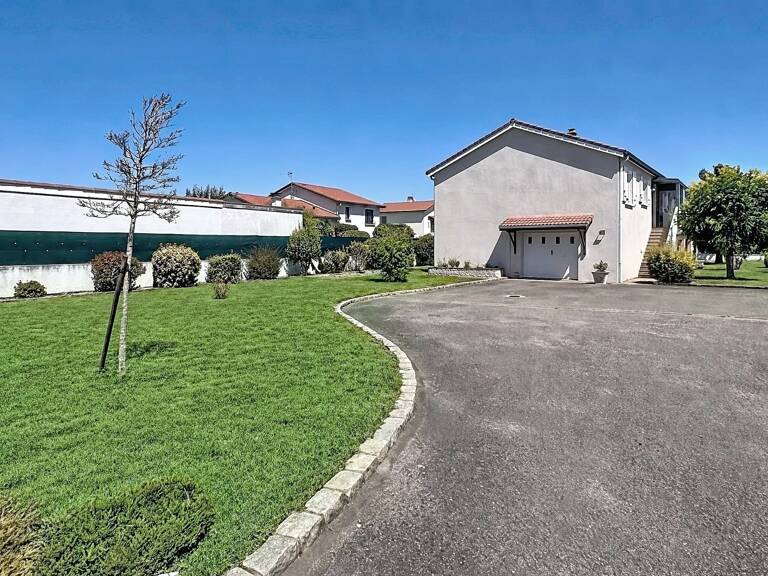 VEAUCHE – Belle maison familiale de 130 m² sur 1050 m² de terrain clos et arboré — photo 1