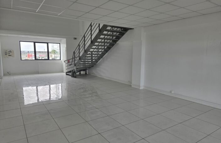 À LOUER – BUREAUX – 119 m²- BAIE MAHAULT (971) — photo 3