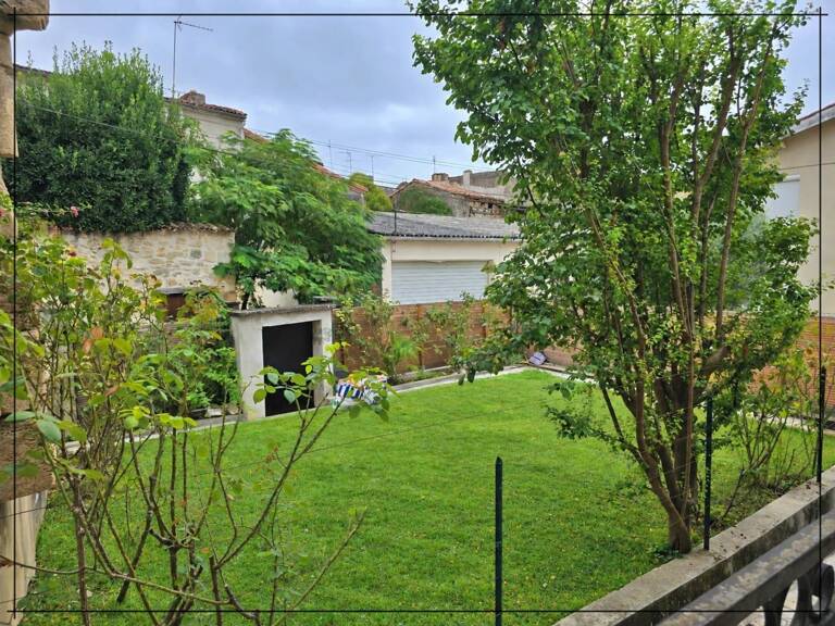 Maison de ville en pierre de 120 m² habitables avec jardin et garage — photo 1