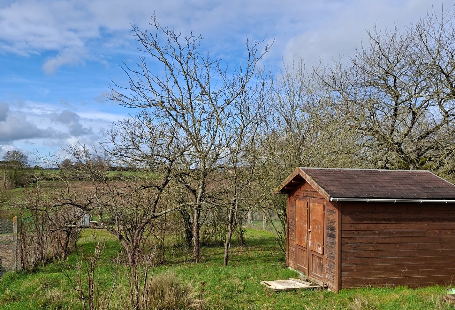 Maison de village à réfraichir, 5 min écoles college, péage, et gare Sncf, 35 min le Mans, 15 min ALENCON avec  jardinet — photo 1