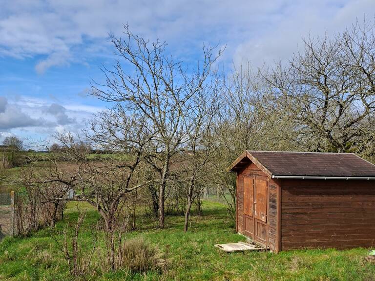 Maison de village à réfraichir, 5 min écoles college, péage, et gare Sncf, 35 min le Mans, 15 min ALENCON avec  jardinet — photo 1