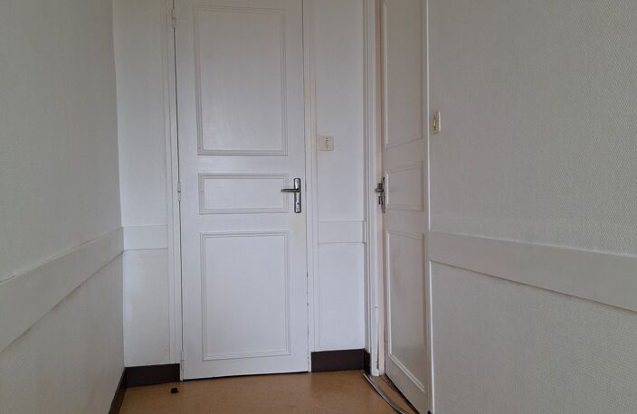 Maison de village à réfraichir, 5 min écoles college, péage, et gare Sncf, 35 min le Mans, 15 min ALENCON avec  jardinet — photo 4