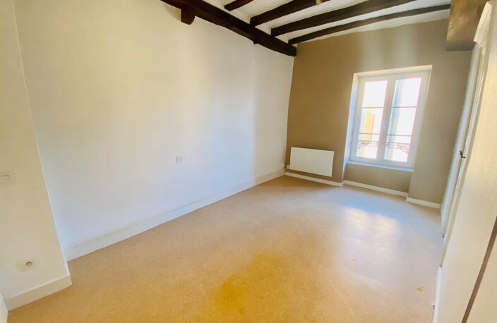 À Vendre : Maison de ville 3 chambres avec dépendance Mayenne 53200 — photo 4