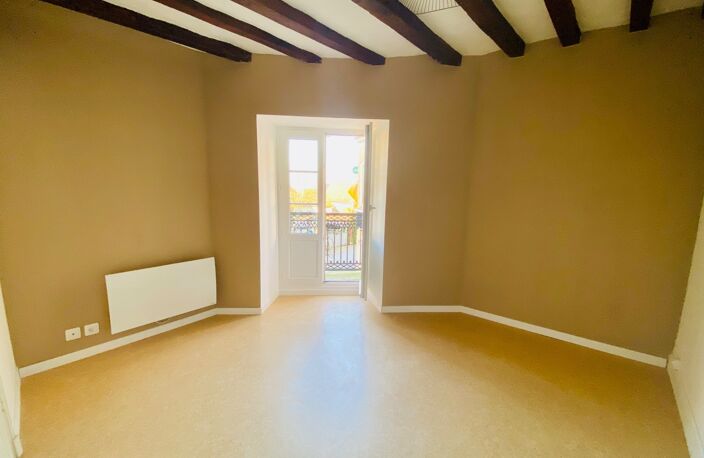 À Vendre : Maison de ville 3 chambres avec dépendance Mayenne 53200 — photo 5