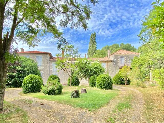 Maison à vendre 20 Pièces 700 m² VALLANS (79) Gentilhommière XVIIIᵉ – Domaine de caractère esprit château – env. 700 m² sur 1,4 ha — photo du bien