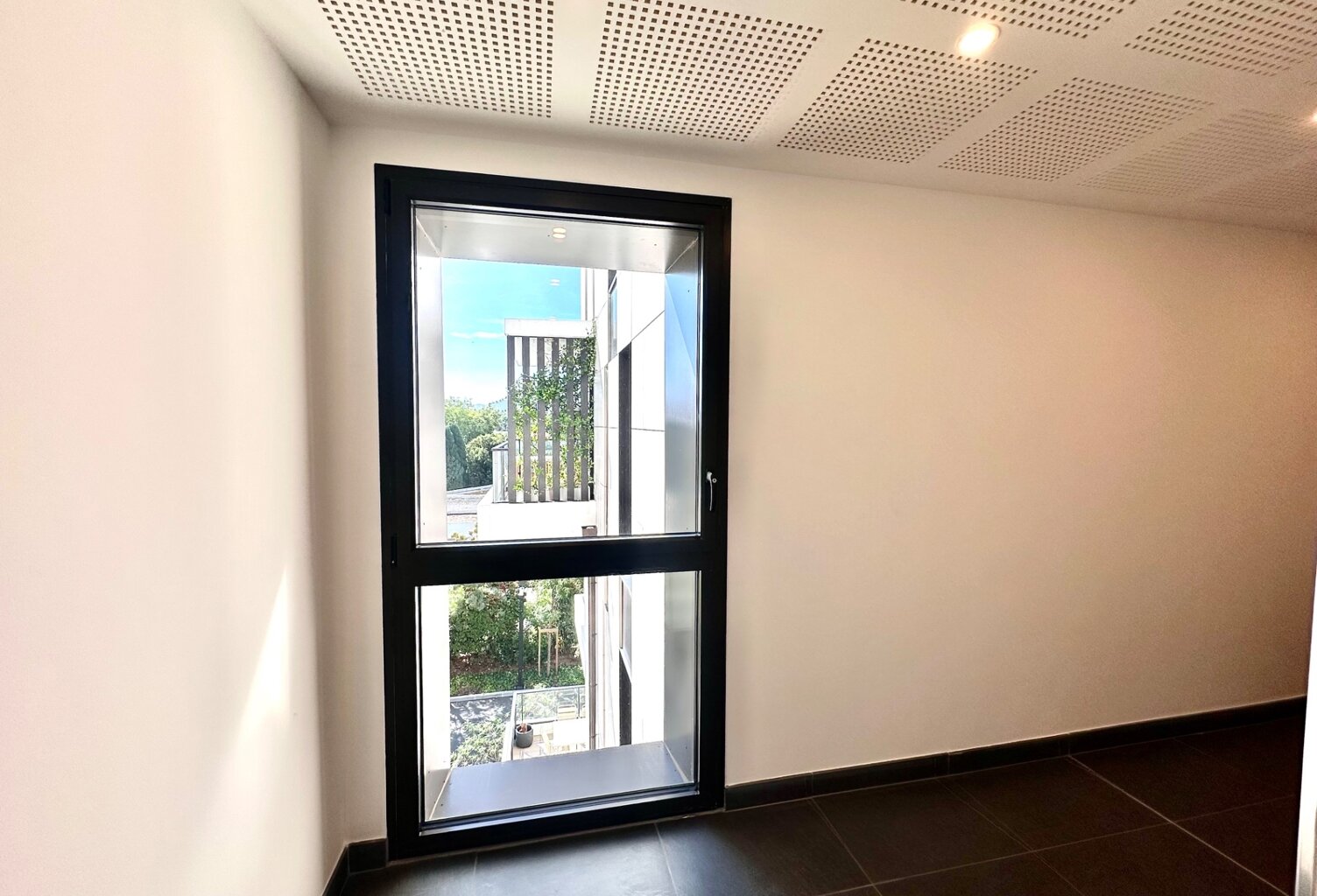 Marseille 8e – À deux pas du parc Borély et de la mer, exceptionnel T4 de 162 m² au dernier étage avec terrasse et 2 box — photo 1