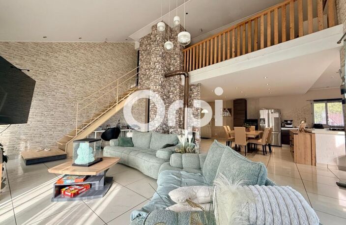 TENCIN – DUPLEX DE 158 M² AVEC TERRASSE, JARDIN PRIVATIF, GARAGE à VELO/MOTO ET PARKING — photo 5