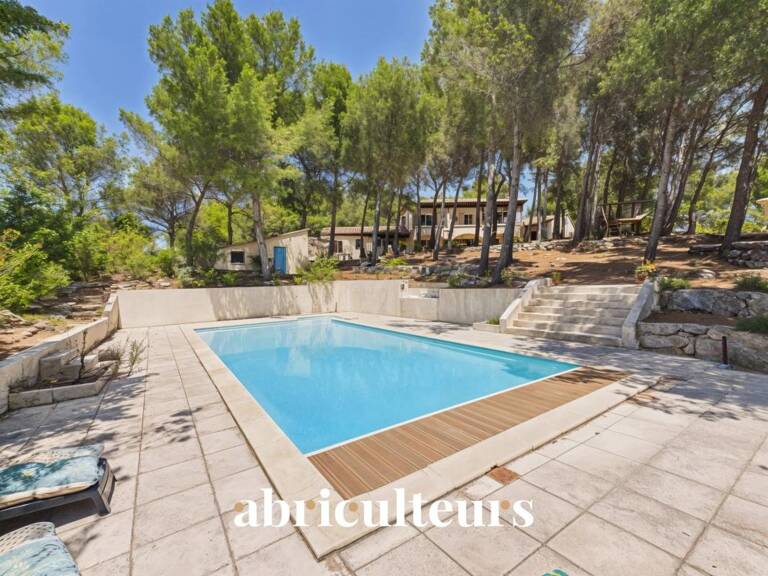 Maison d’architecte de 257 m² avec piscine et jardin arboré de 4 000 m² en vente à Ventabren (13122) — photo 1