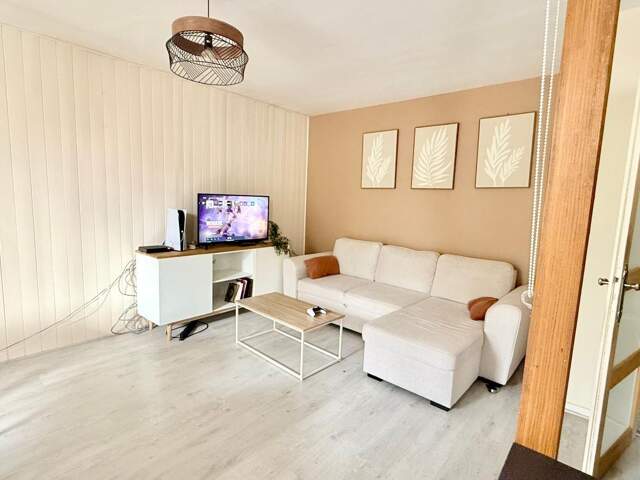 Appartement À Vendre — photo du bien