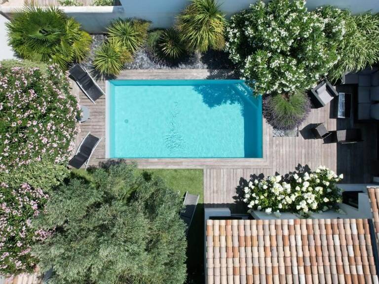 Maison À Vendre de plain pied  avec piscine à 2 pas des commerces — photo 1