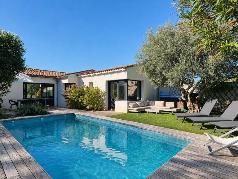 Maison À Vendre de plain pied avec piscine/ GRAND GARAGE à 2 pas des commerces — photo 1