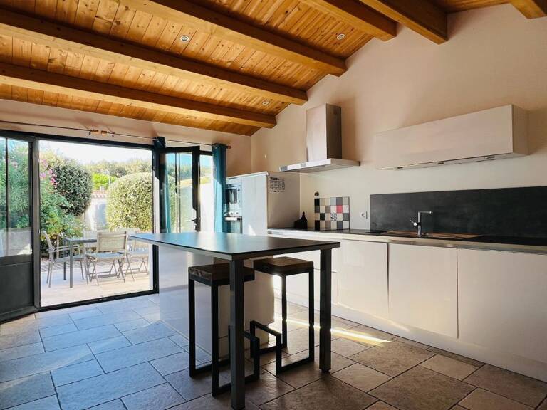 Maison À Vendre de plain pied avec piscine/ GRAND GARAGE à 2 pas des commerces — photo 1
