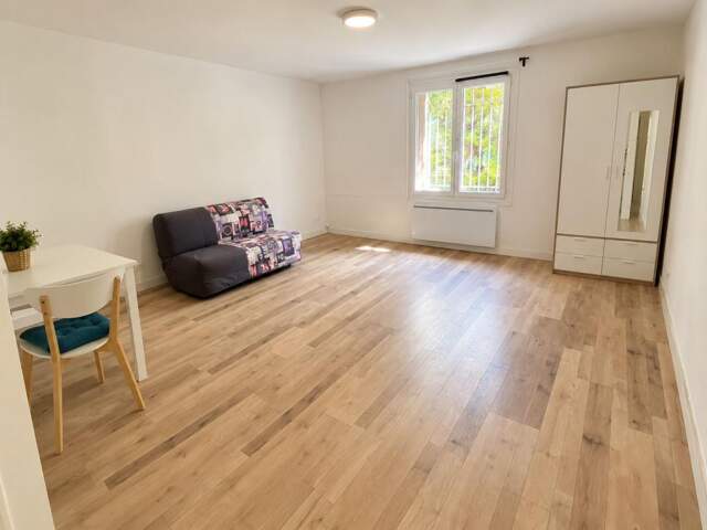 NÎMES – STUDIO MEUBLÉ 37 M² AVEC JARDIN PRIVATIF — photo du bien
