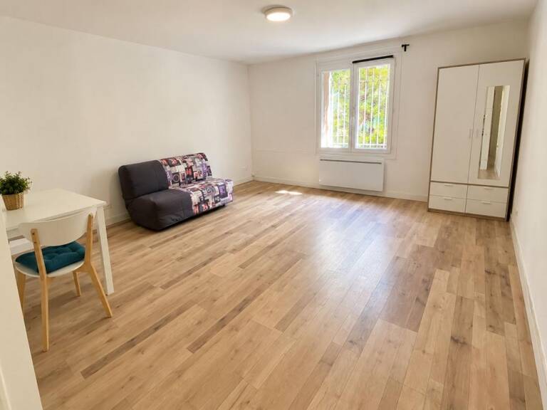 NÎMES – STUDIO MEUBLÉ 37 M² AVEC JARDIN PRIVATIF — photo 1
