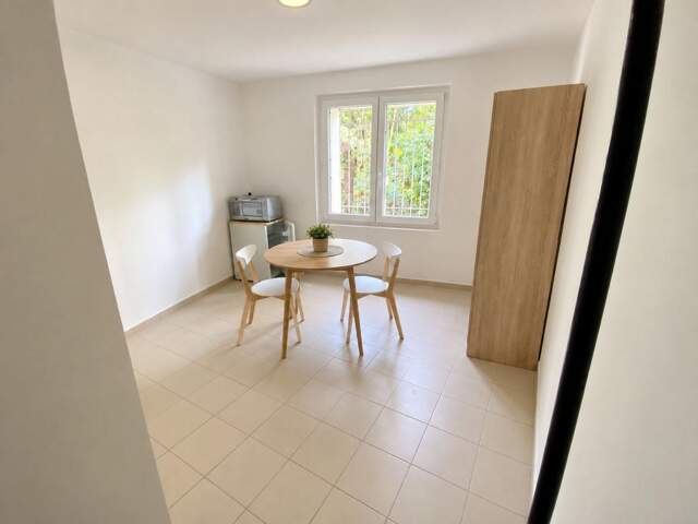 NÎMES – STUDIO MEUBLÉ 24 M²AVEC JARDIN — photo du bien