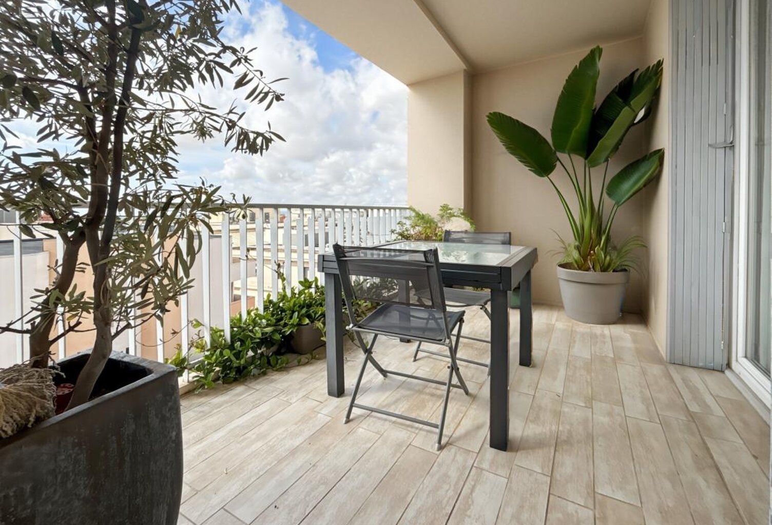 Dernier étage - Terrasse & balcon - Vue dégagée — photo 1