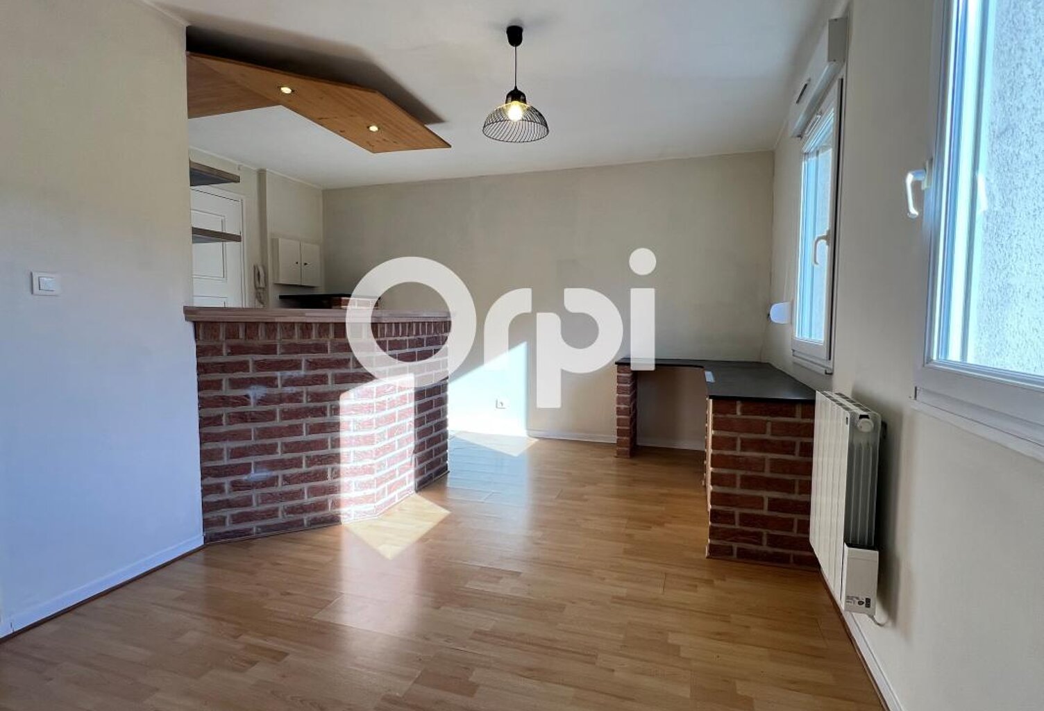 Studio idéalement situé avec place de parking privée — photo 1