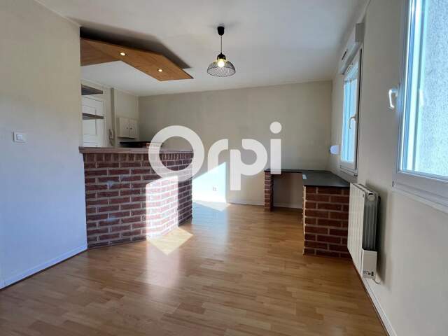 Studio idéalement situé avec place de parking privée — photo du bien