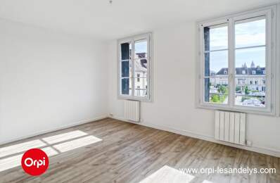 RARE À LA VENTE – APPARTEMENT T3 RÉNOVÉ – CENTRE-VILLE LES ANDELYS — photo du bien