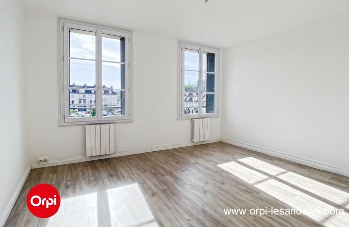 RARE À LA VENTE – APPARTEMENT T3 RÉNOVÉ – CENTRE-VILLE LES ANDELYS — photo 2