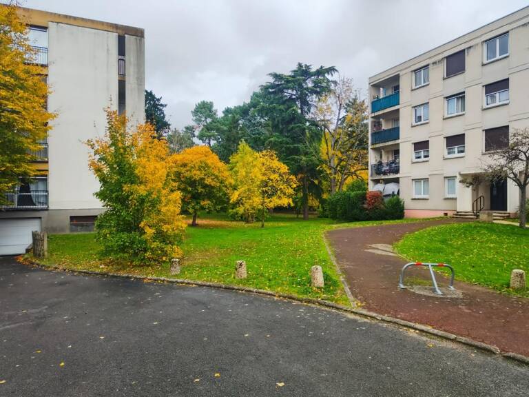 🅿️ Trois places de parking en sous-sol – Résidence Clos de Lorette à Olivet 🚘 — photo 1