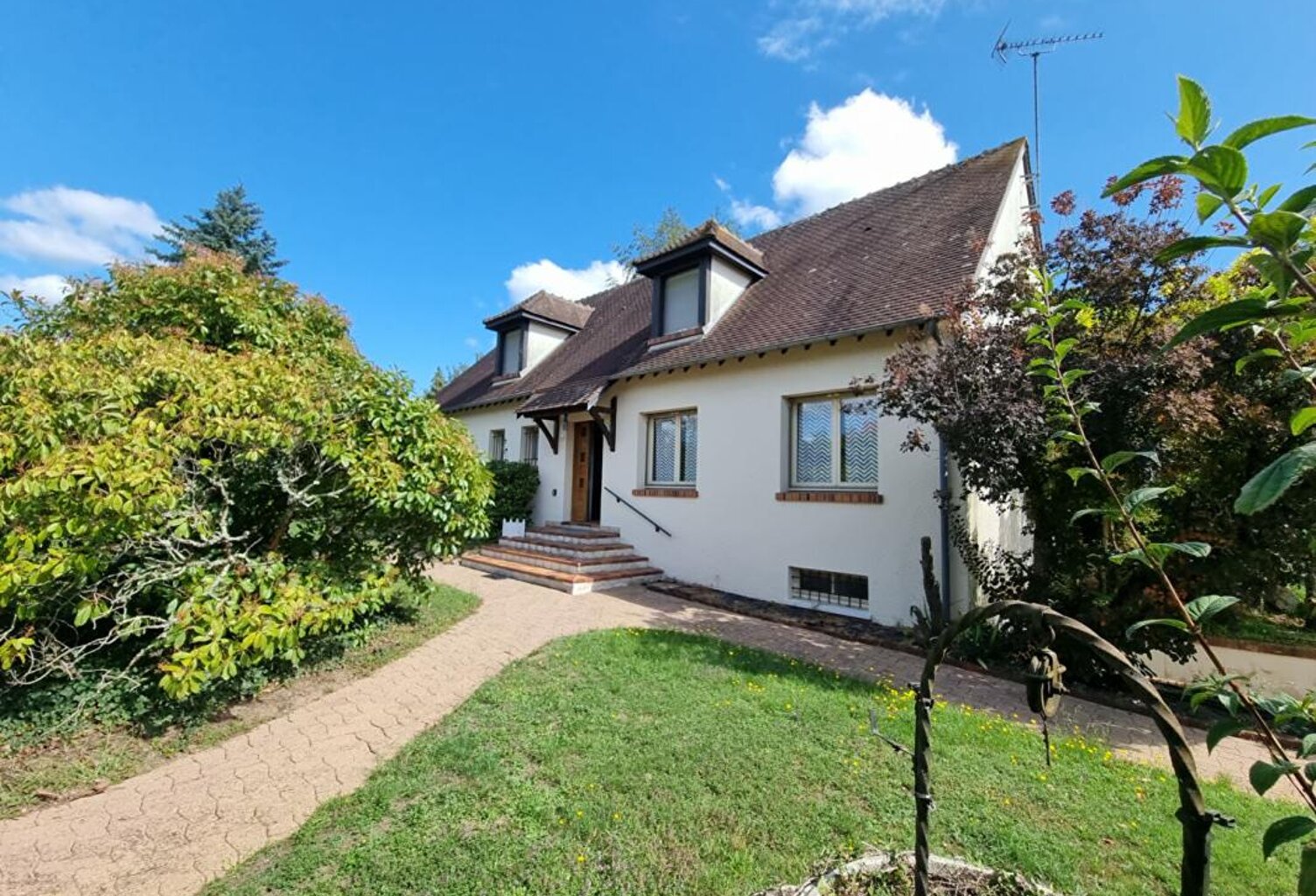 MAISON TRADITIONNELLE  et UN TRES BEL ETANG de plus de 4000m² — photo 1