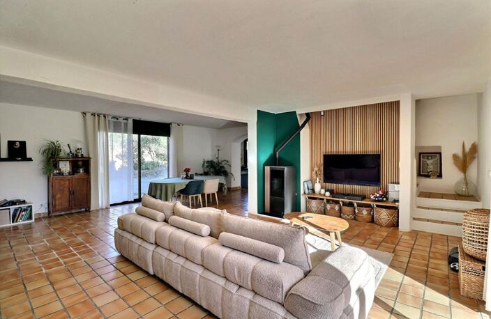 MAS DE CARACTÈRE -180 M², 4 CHAMBRES ET 1 609 M² DE TERRAIN — photo 5