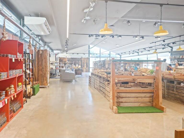 A LOUER GINASSERVIS (83560) Local commercial de 290 m2 dans un emplacement 1er ordre — photo 1