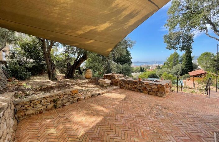 A VENDRE TOULON 83000 QUARTIER DU FARON BASTIDE  DE PRESTIGE 9 PIECES 6 CHAMBRES VUE MER PARC PAYSAGER PISCINE — photo 2