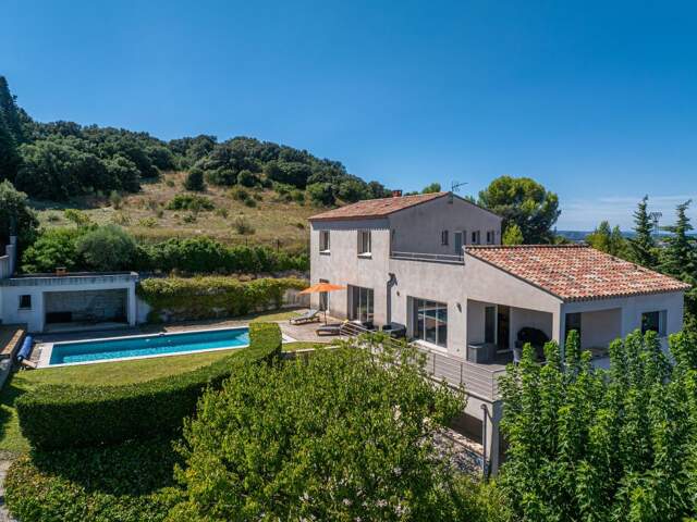 VILLA 170 M² AVEC PISCINE ET VUE PANORAMIQUE EXCEPTIONNELLE SAINT SATURNIN LES AVIGNON — photo du bien