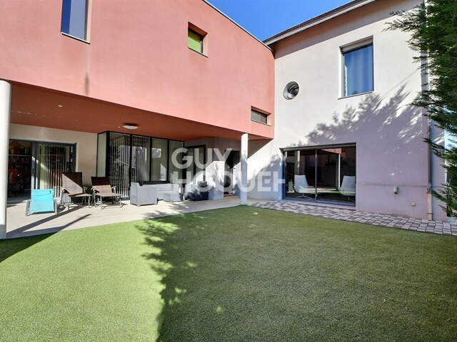 Montchat - Maison contemporaine T7 - 4 chambres avec piscine, garage et cave - 69003 — photo du bien