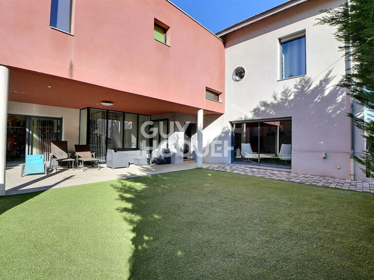 Montchat - Maison contemporaine T7 - 4 chambres avec piscine, garage et cave - 69003 — photo 1