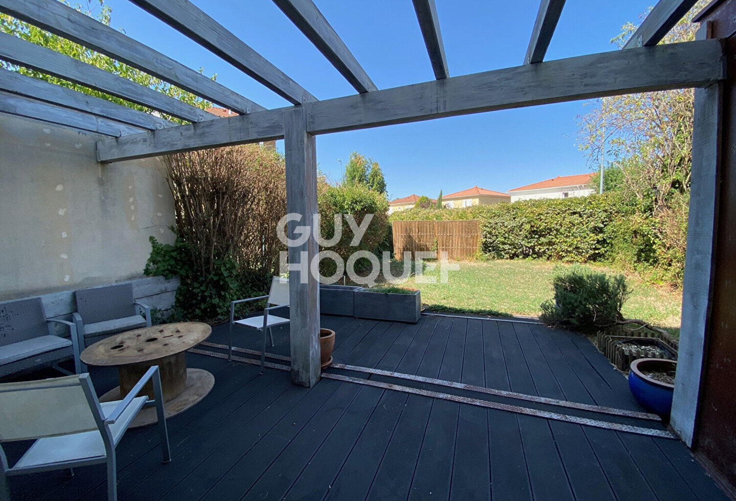 À deux pas du lac, une maison pensée pour la vie de famille — photo 1