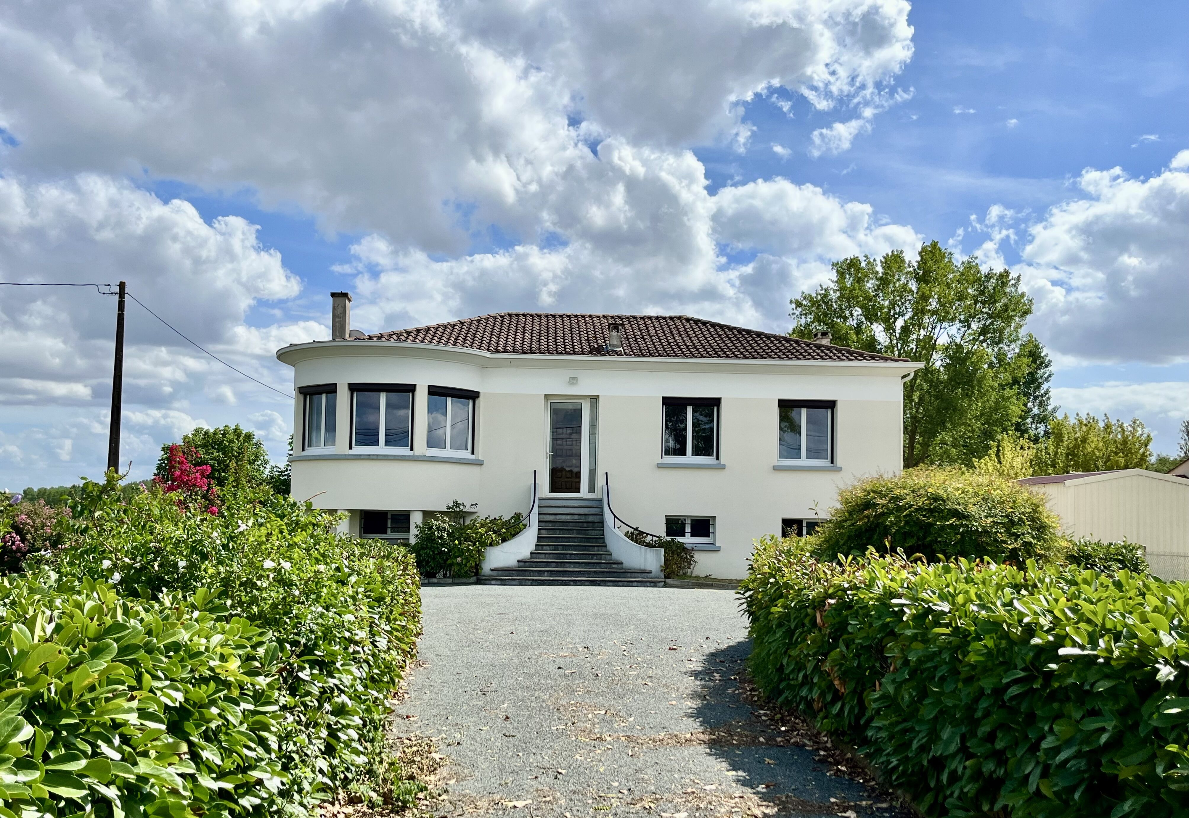 Entre DURAS et EYMET charmante maison des années 50 entourée d’un grand jardin