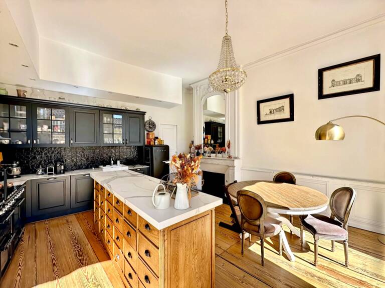 CHARTRONS — APPARTEMENT DE 133 M² – RÉNOVATION D’ARCHITECTE — photo 1