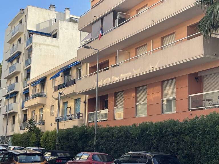 JUAN LES PINS PROCHE PLAGES, PETIT 2 PIECES OCCUPE POUR INVE — photo 1