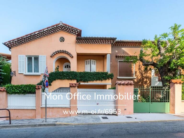 Référence : 6953-JDO - Maison de ville avec jardin arboré et piscine au cœur d’Aix-en-Provence ! — photo 1