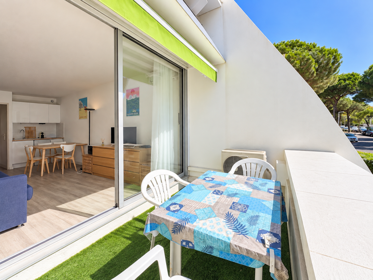 Très beau STUDIO CABINE avec parking privé et terrasse. — photo 1