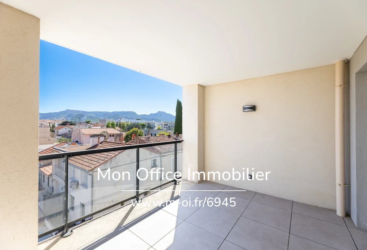 Référence : 6945-CLA - Appartement 3 pièces avec terrasses et parking dans le 8e arrondissement de Marseille — photo 1