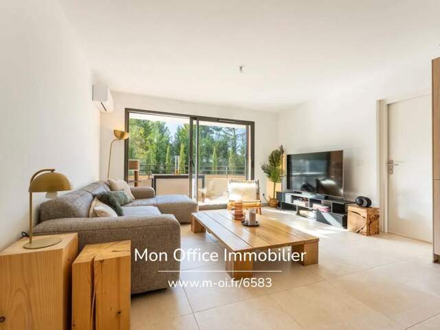 Référence : 6583-ABO. - Appartement récent et lumineux, 2 pièces, Terrasse + Parking privatif — photo du bien